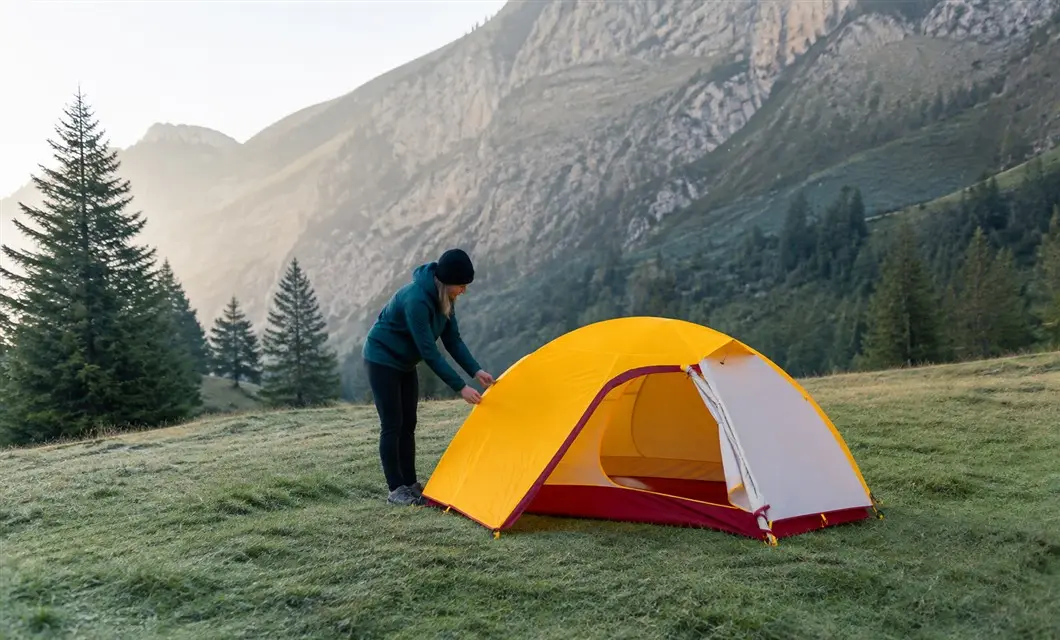 Highland Trek Base-Abri couvert portable pour une utilisation le long des routes plus longues.
