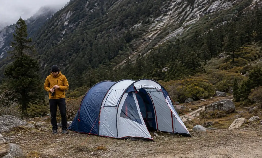 山间小道-冒险基地避难所，供户外路线休息。