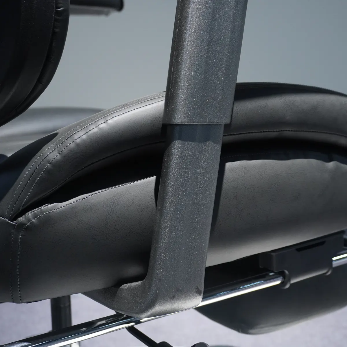 Side Seat Cushion Bracket Detail