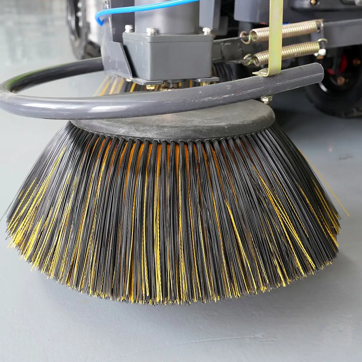 Brosse latérale balayante