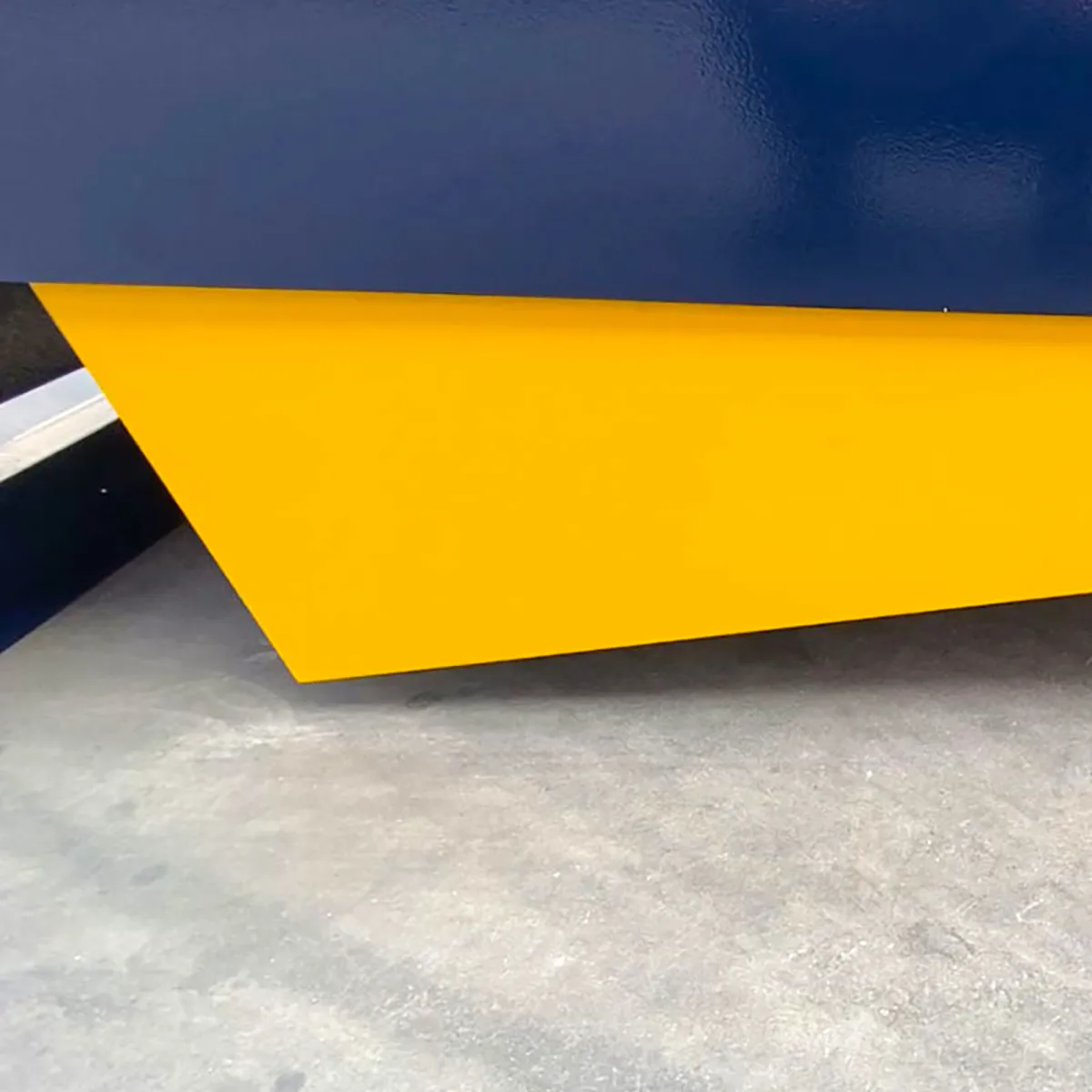 Side skirt
