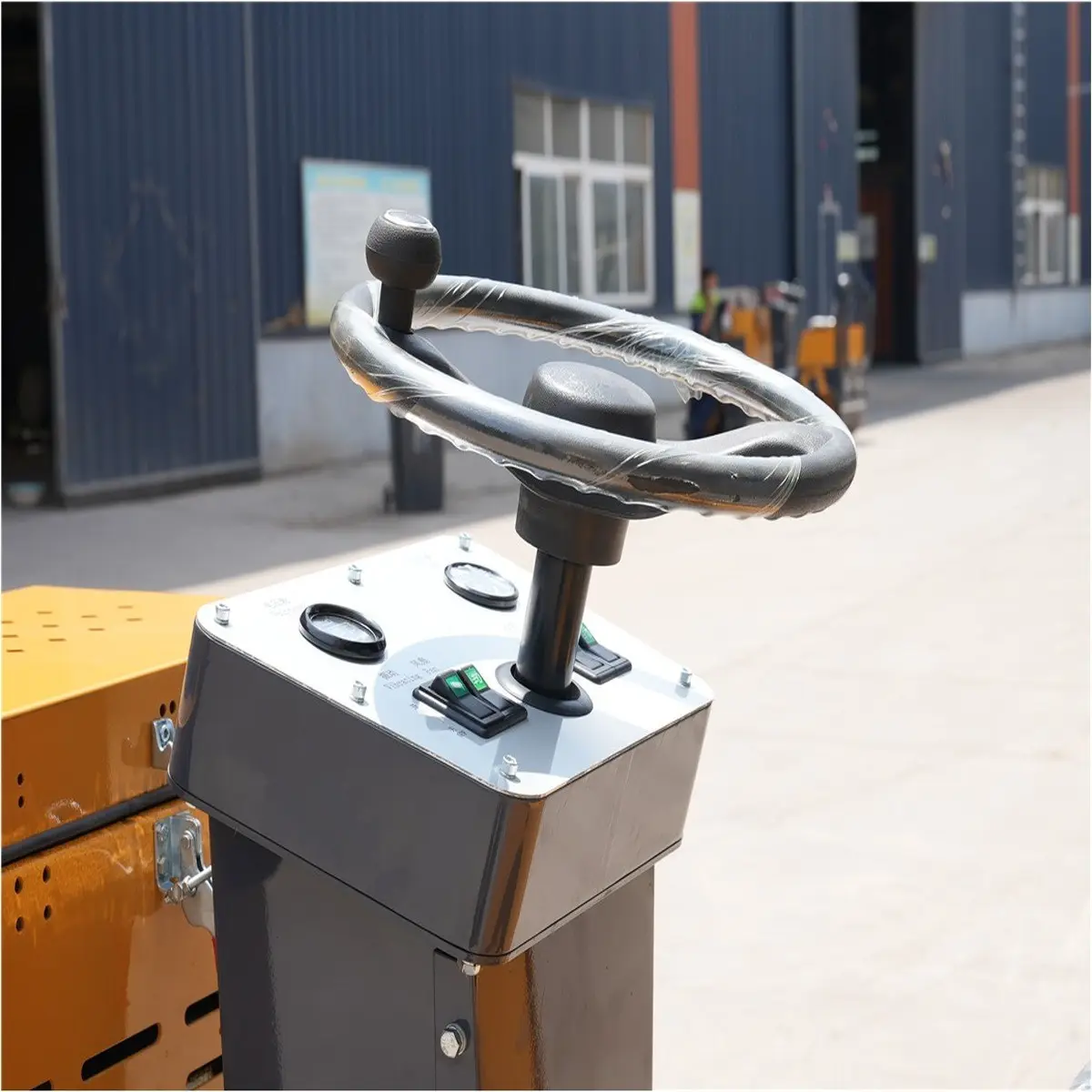 Steering-Console-And-Controls