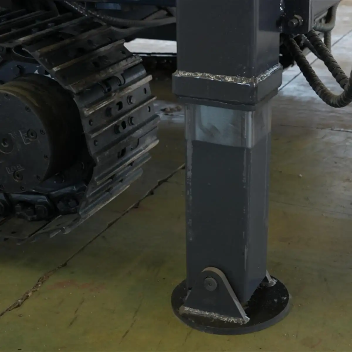 TJ-D300A – Detail View – Hydraulic Support Legs