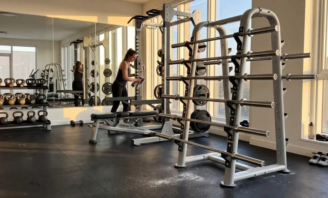 Salle de formation Barbell Holding