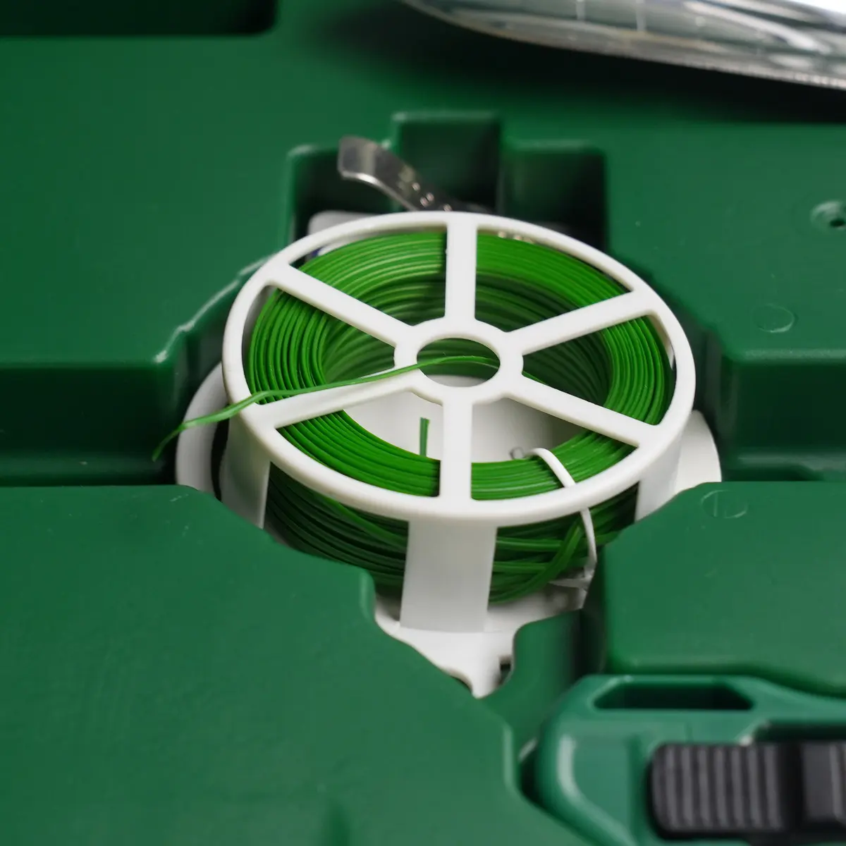 Twist Tie Reel and Cutter