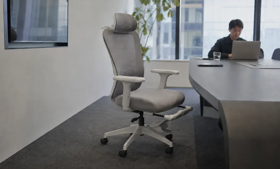 Upright seating for laptop discussions