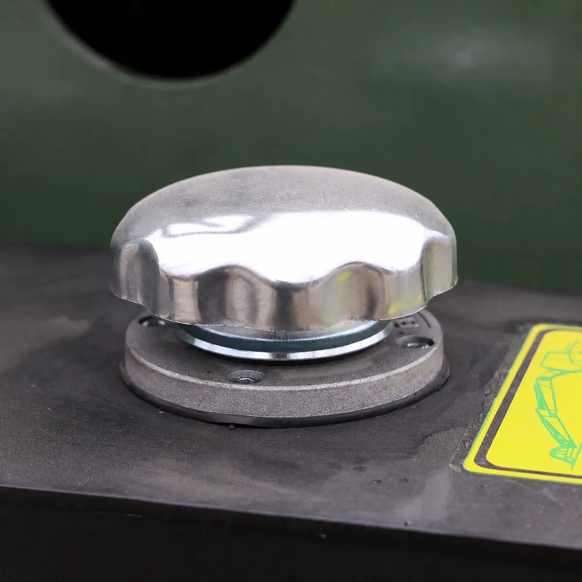 V1000 Tracked Dreieckiges Fahrzeug-Details-Kraftstoff tank kappe