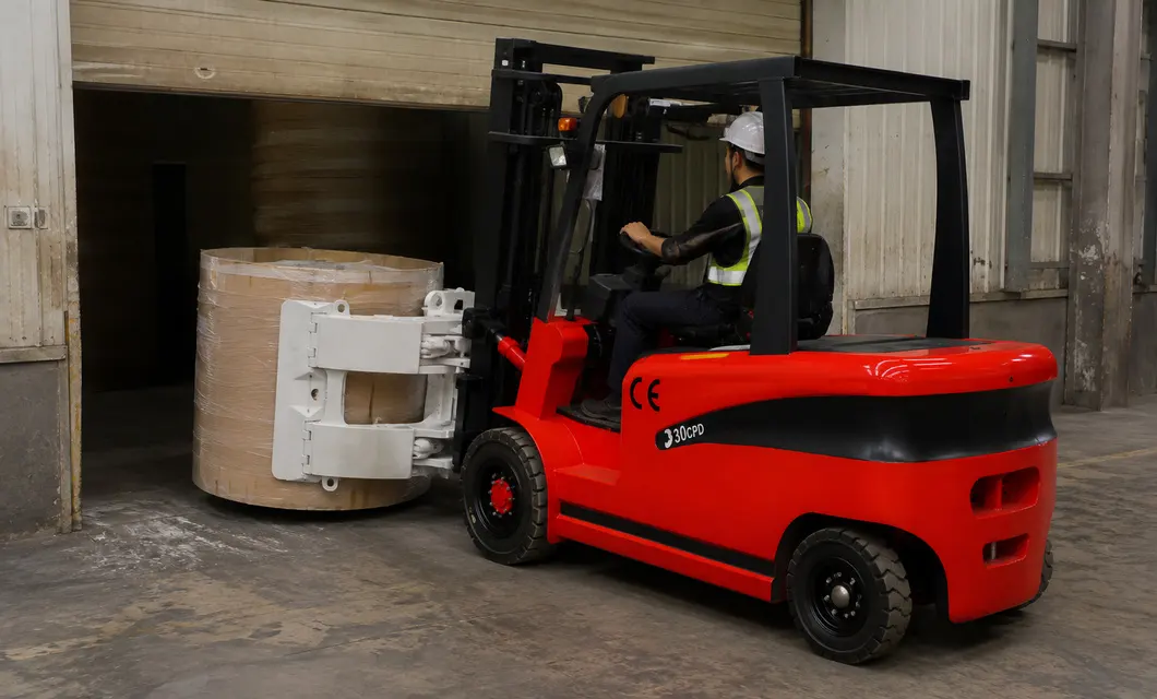 Warehouse Clamp Forklift Paper Roll Handling