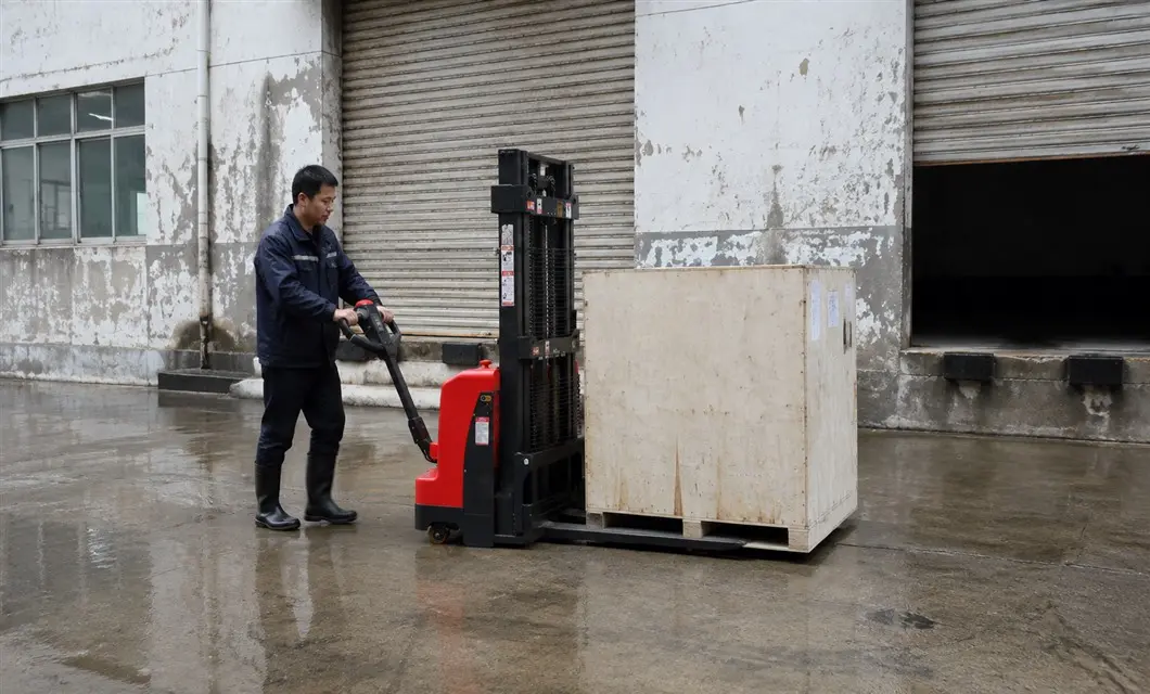 1,5-Ton-Walk-Behind-Elektro stapler Anwendung 3