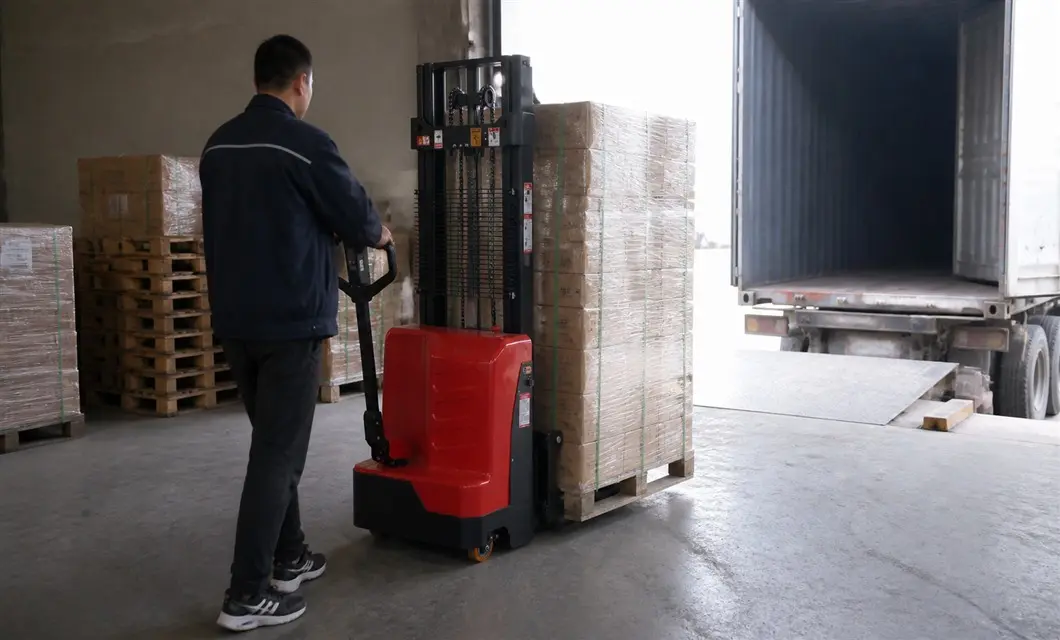 1,5-Ton-Walk-Behind-Elektro stapler Anwendung 4