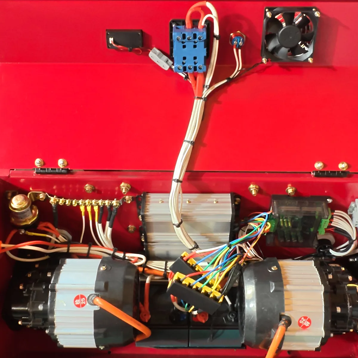 Y550-Detalles-Sistema de control electrónico