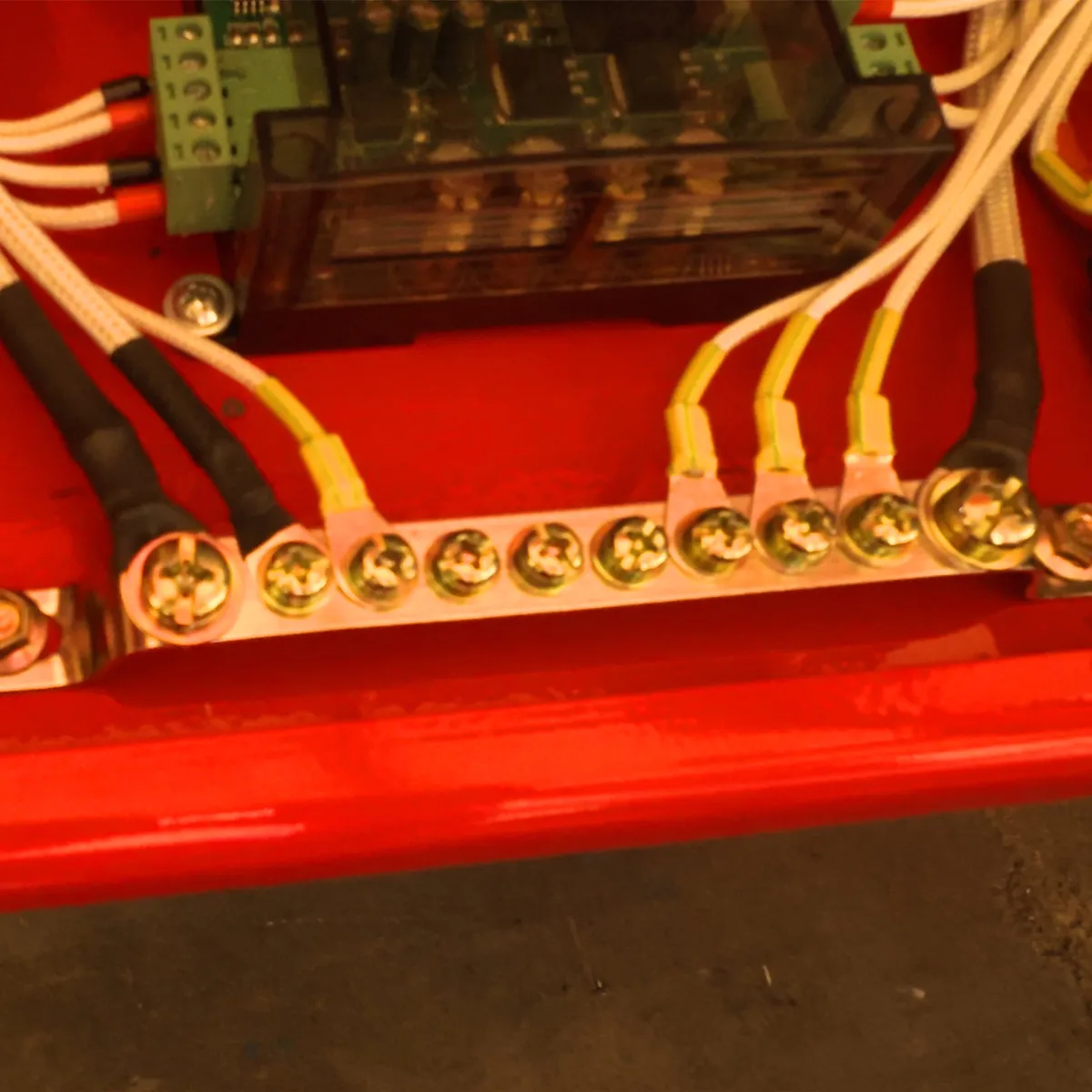 Y550-Detalles-Bloques de terminales eléctricos