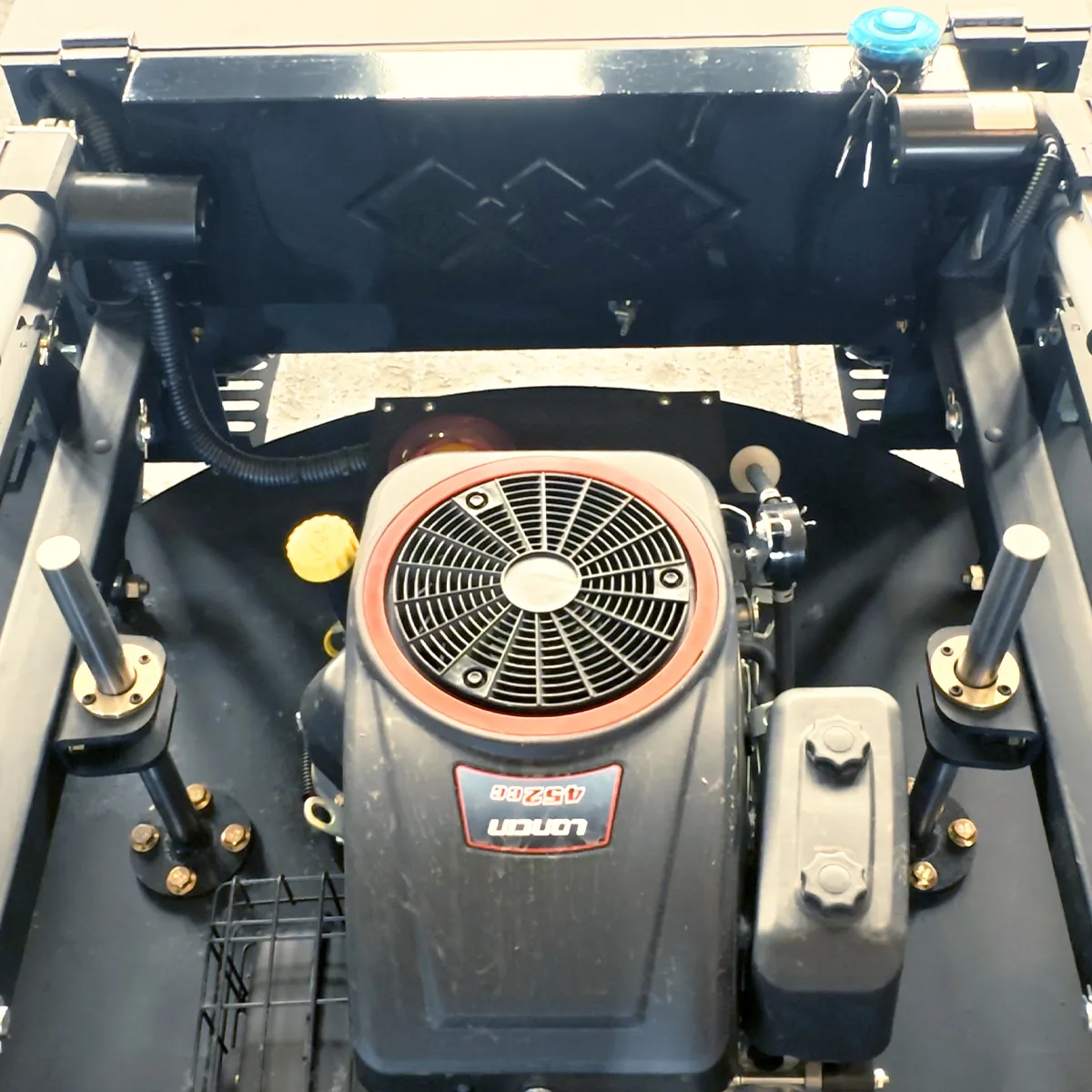 Y800-900-Details-Engine montaj