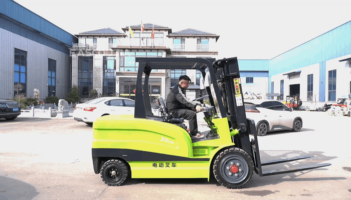 Fork tilt holds loads steady for precise, safe dumping.