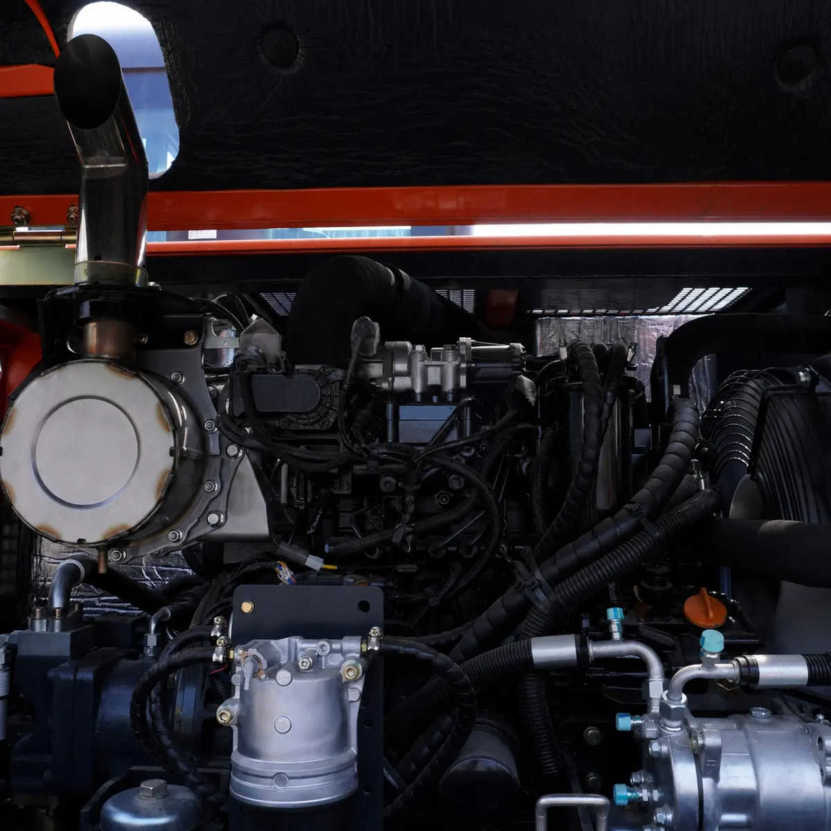 ZT60W – Detail View – 04 – Engine