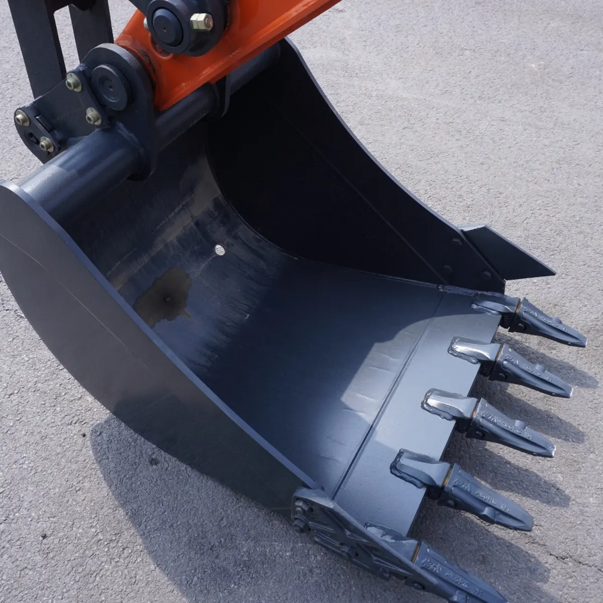 ZT60W – Detail View – 06 – Bucket