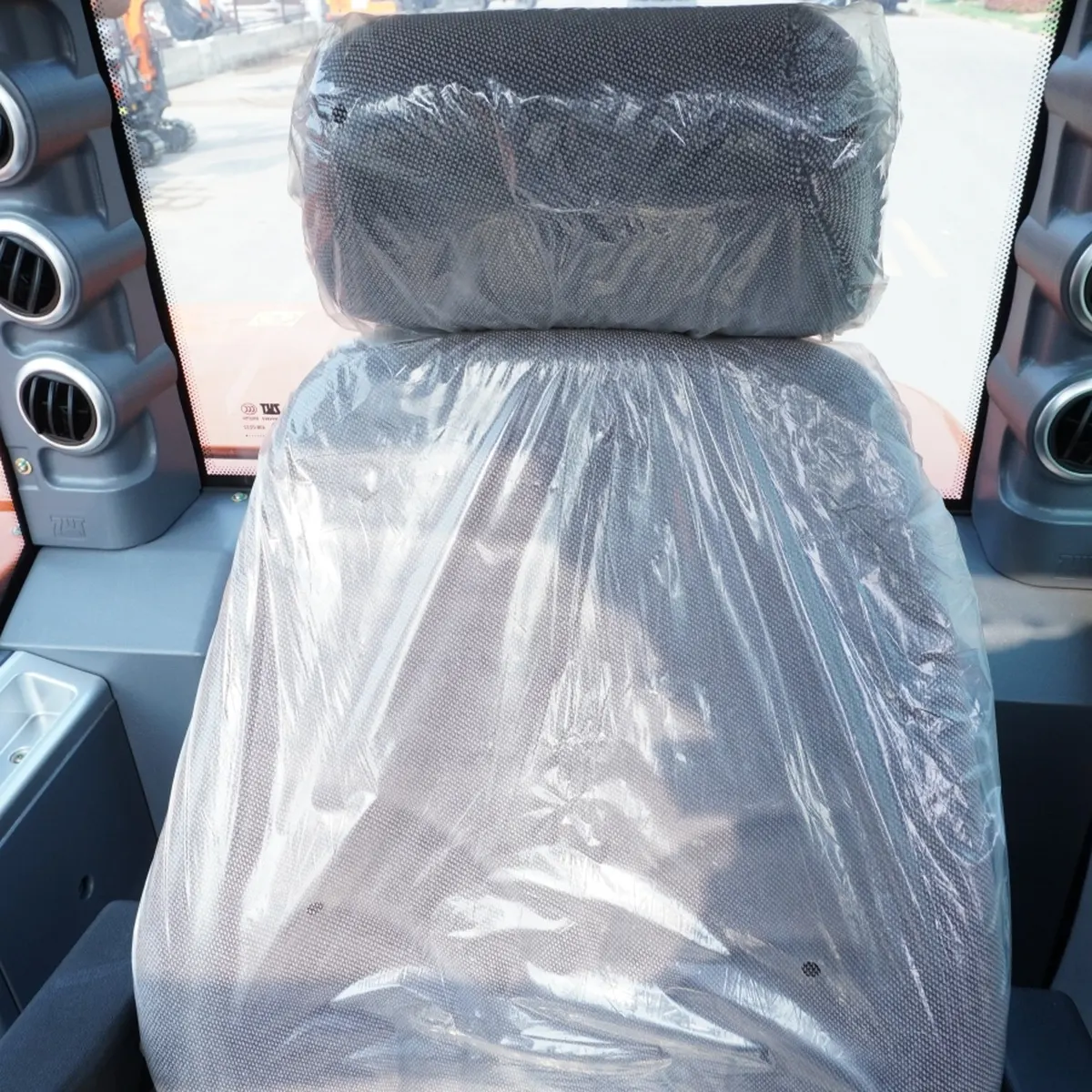 ZT75W – Detail View – 03 – Seat