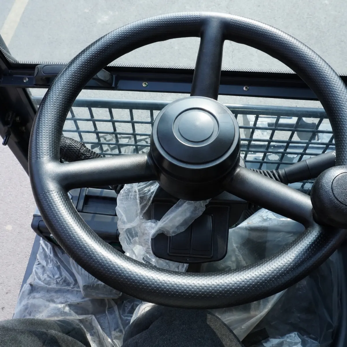 ZT75W – Detail View – 10 – Steering Wheel