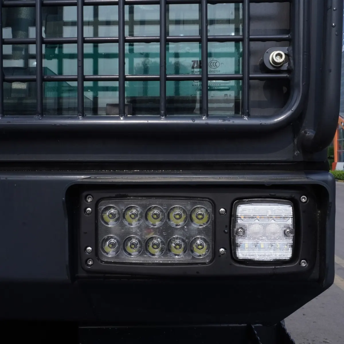 ZT75W – Detail View – 12 – Lighting Fixture