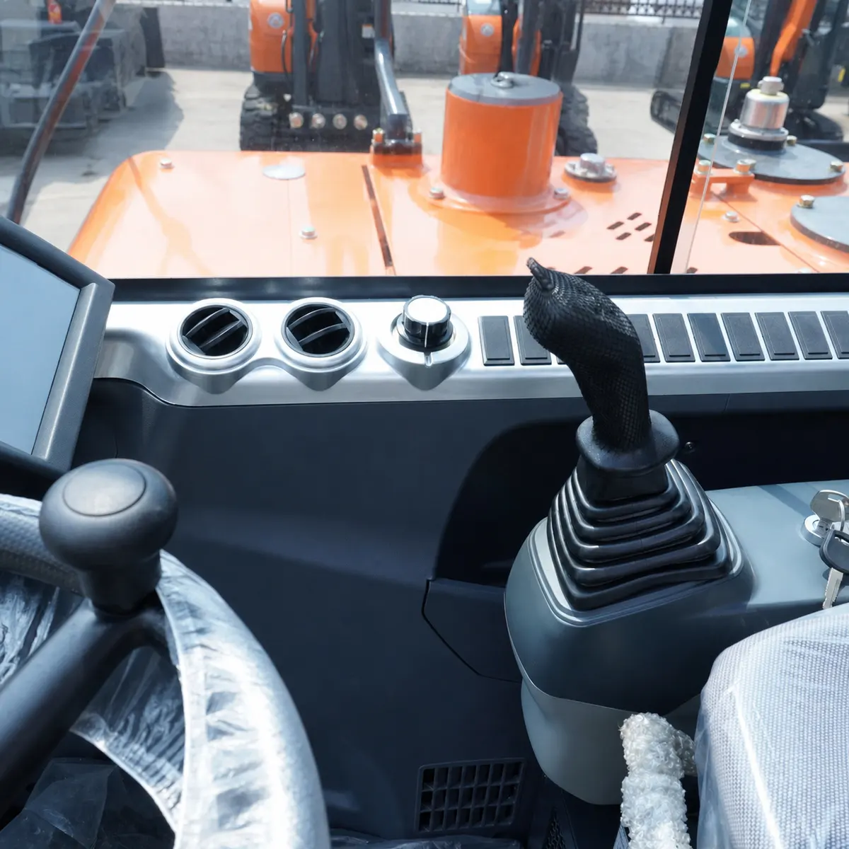 ZT85W – Detail View – 07 – Control Console
