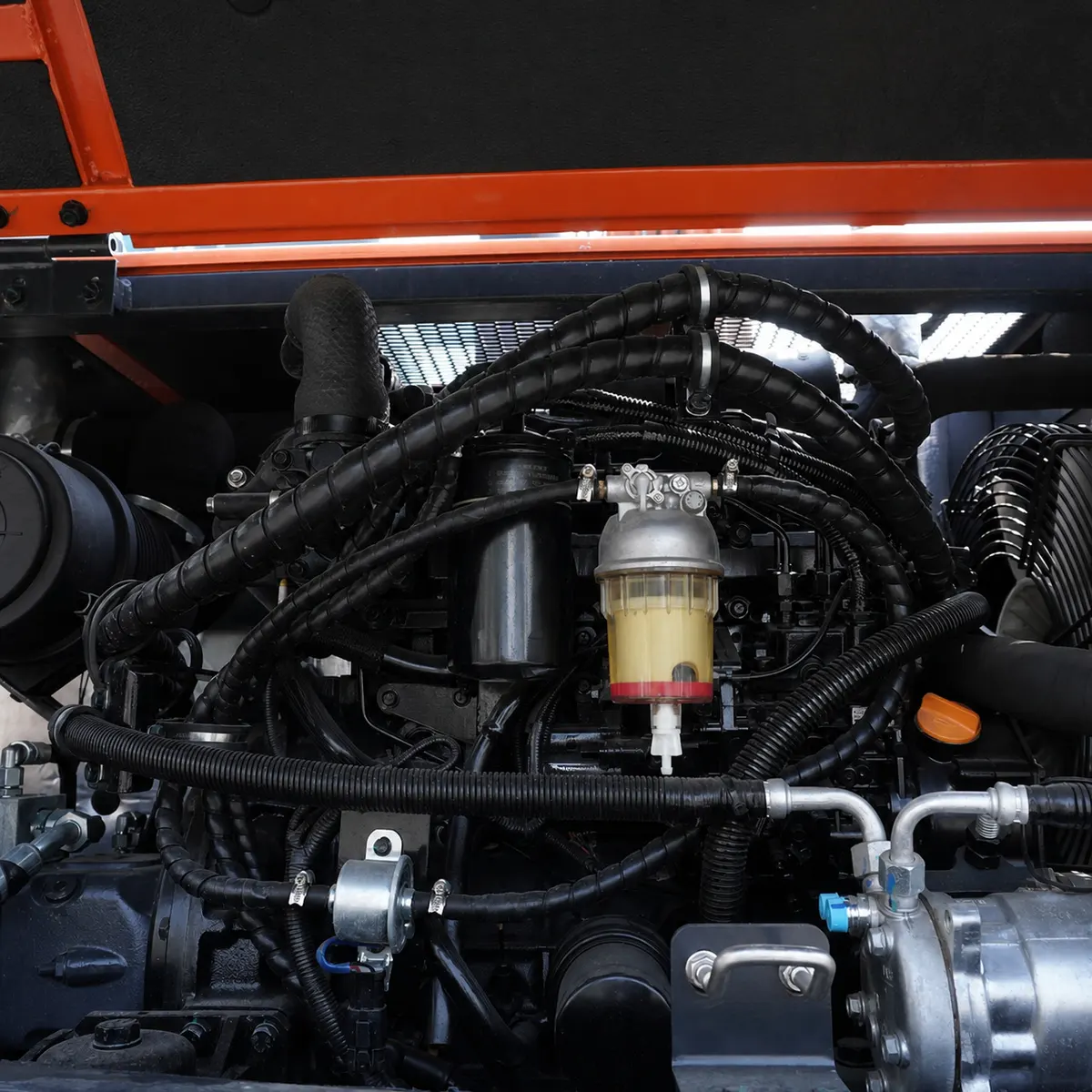 ZT95W – Detail View – 02 – Engine