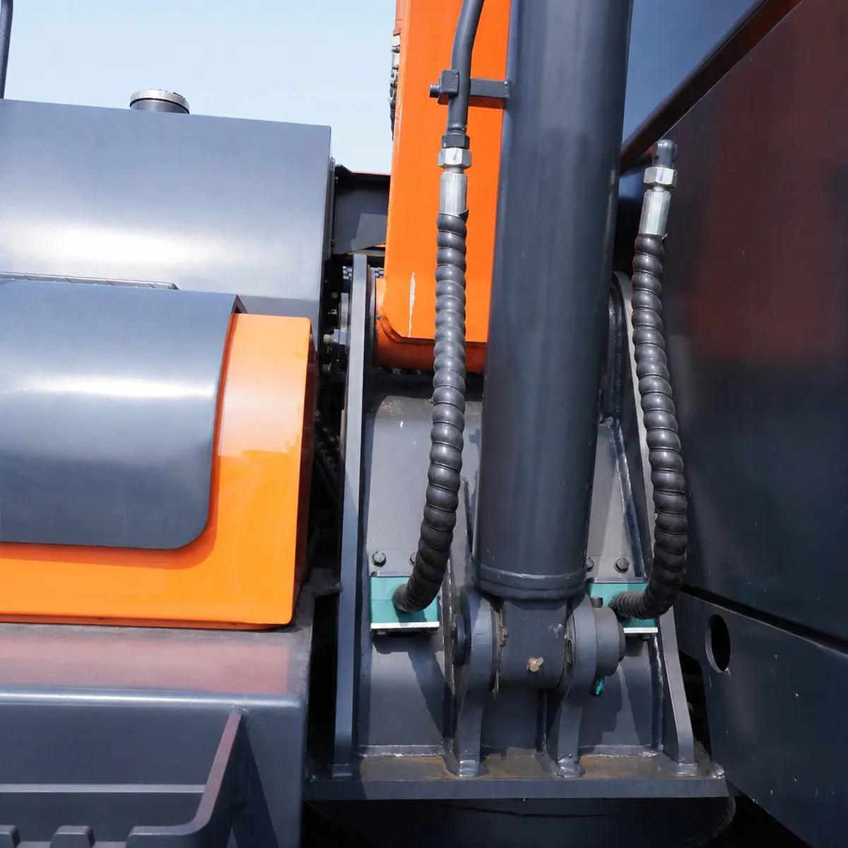 ZT95W – Detail View – 11 – Hydraulic Cylinder