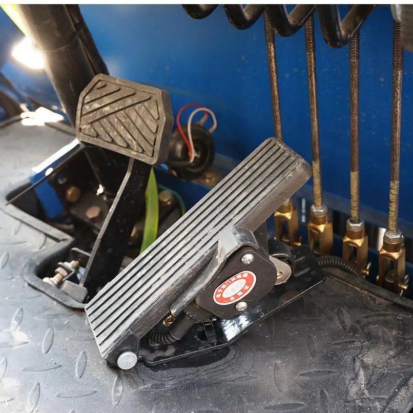 accelerator-and-brake-pedals-detail