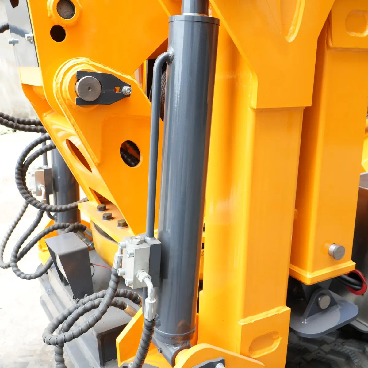 boom-lift-cylinder