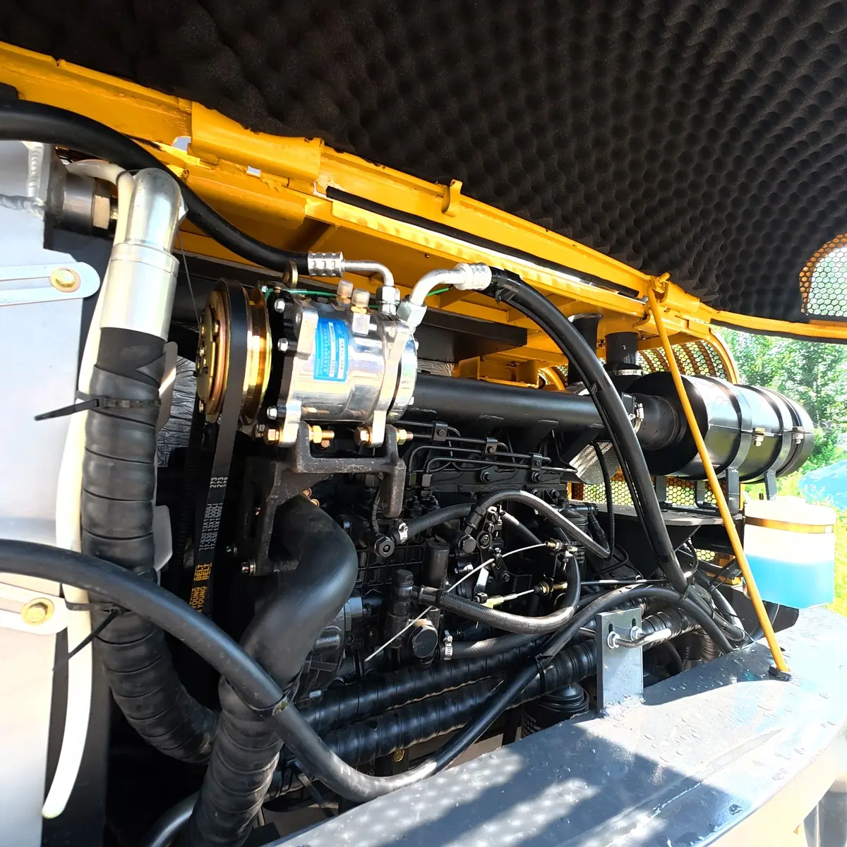 engine-compartment-right