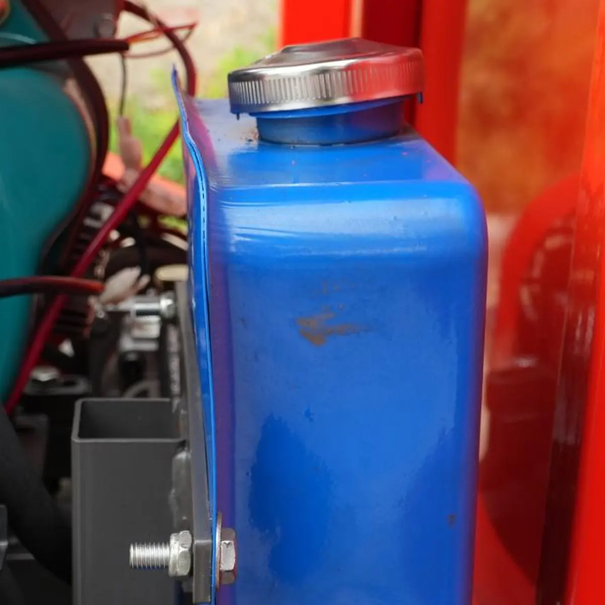 hydraulic-fluid-reservoir