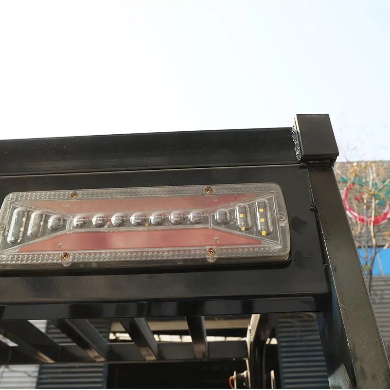 rear-warning-light-detail