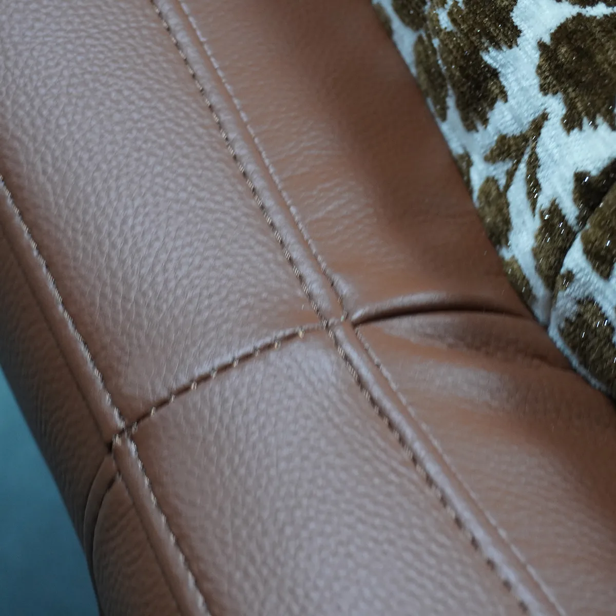 Side panel seam