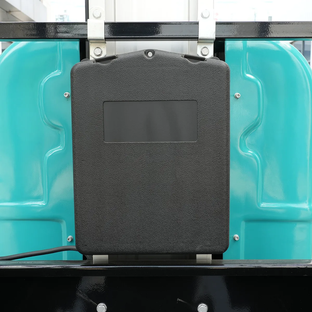 All-Electric Mast-Type Aerial Work Platform ARPT6-1100 – Detail View – Work Platform Floor Plate