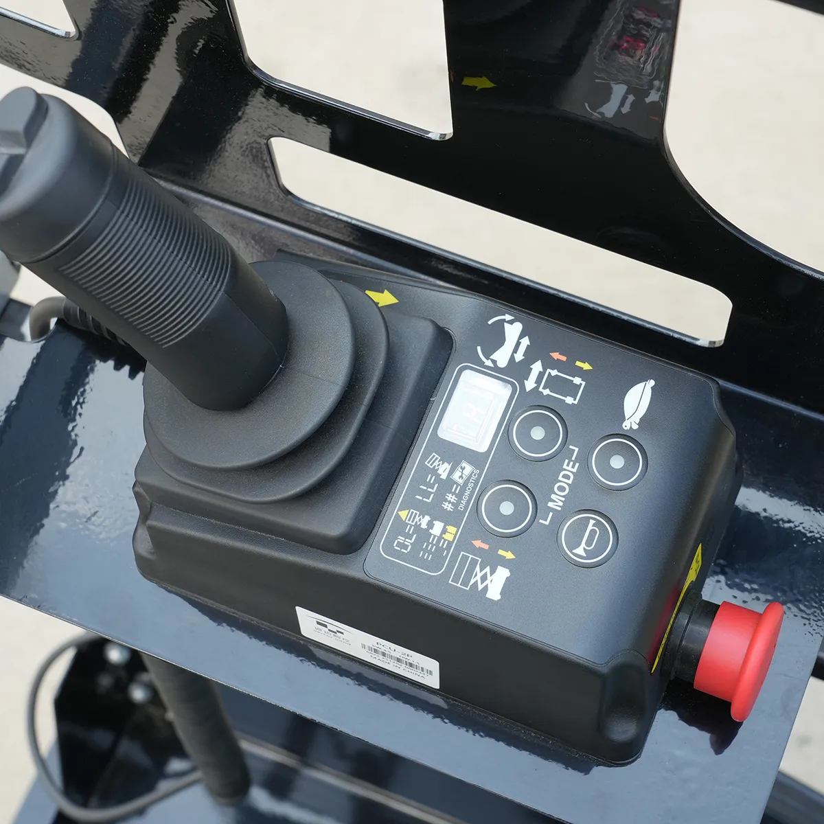 All-electric mast-type aerial work platform ARPT6-1100 – Detail view – Platform controller side