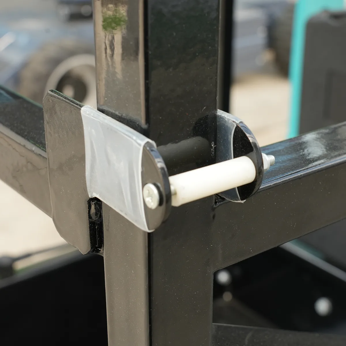 All-Electric Mast‑Style Aerial Work Platform ARPT6-1100 – Detail View – Guardrail Door Lock