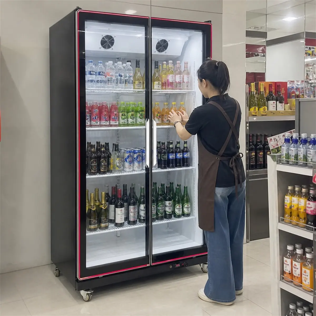 Teljesen átlátszó, világító ajtós hűtővitrin