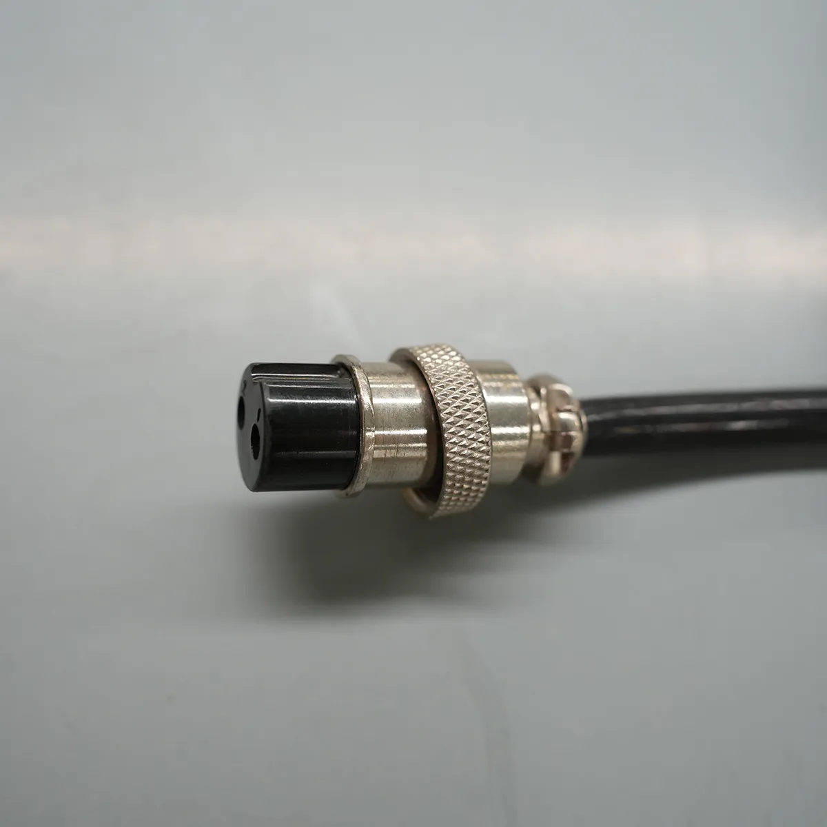 Máquina de limpeza fotovoltaica portátil escova de cabeça única-S1-Vista detalhada-extremidade fêmea conector de três pinos aviação