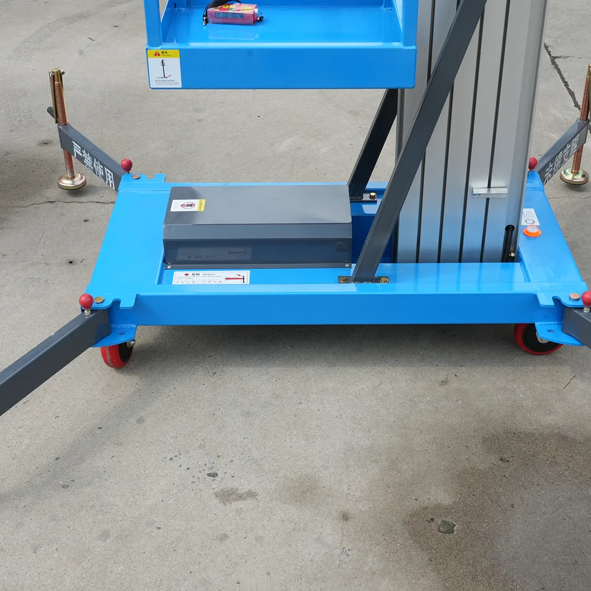Single-Mast Aluminum Alloy Lift Platform GTWY6-100 – Detail View – Base