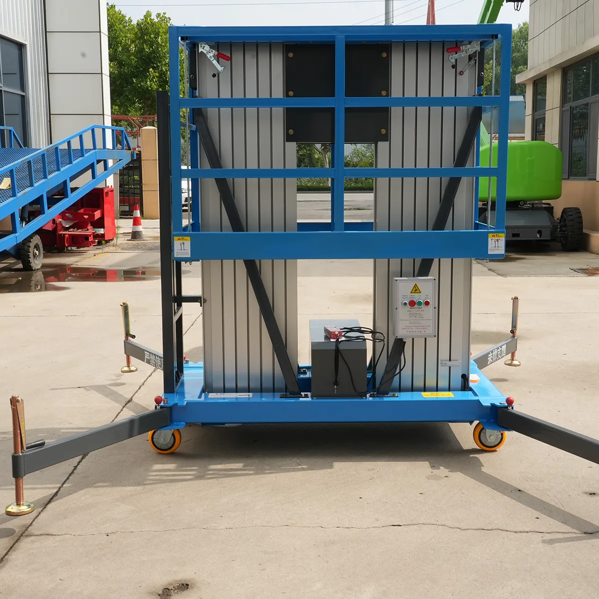 Two-Mast Aluminum Alloy Lift Platform GTWY10-200 – Detail View – Fully Extended Machine Legs