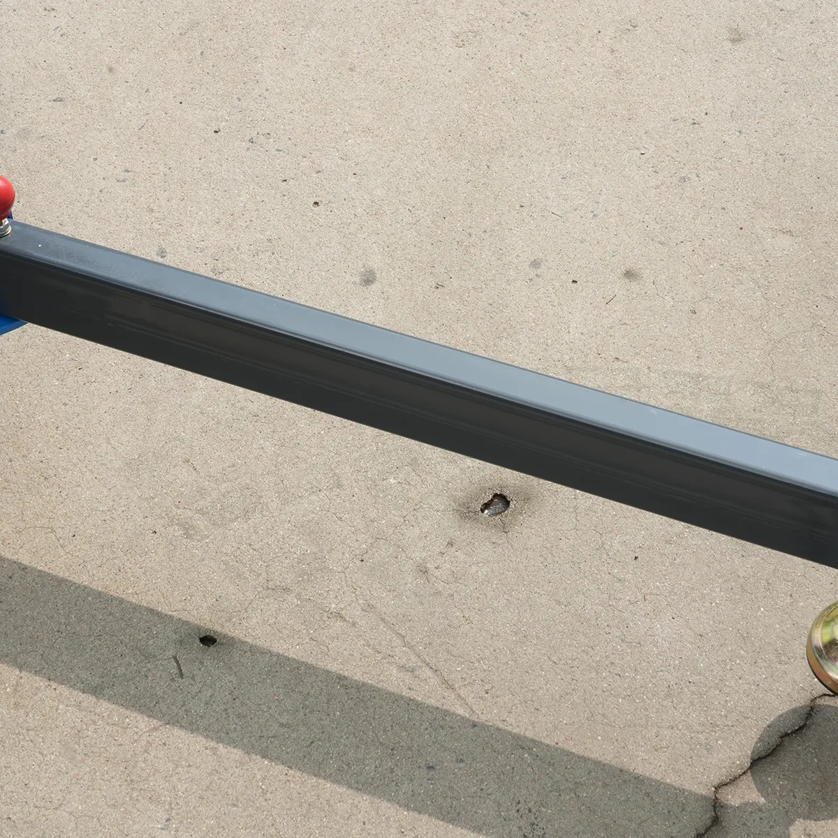 Two-Mast Aluminum Alloy Lift Platform GTWY10-200 – Detail View – Outward Extension of the Swiveling Support Legs