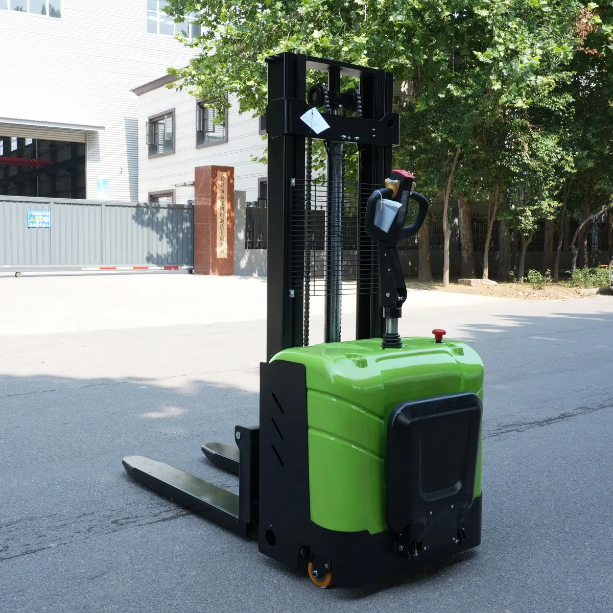 Carrello elevatore 1 (verde)-Immagine principale-anteriore destro