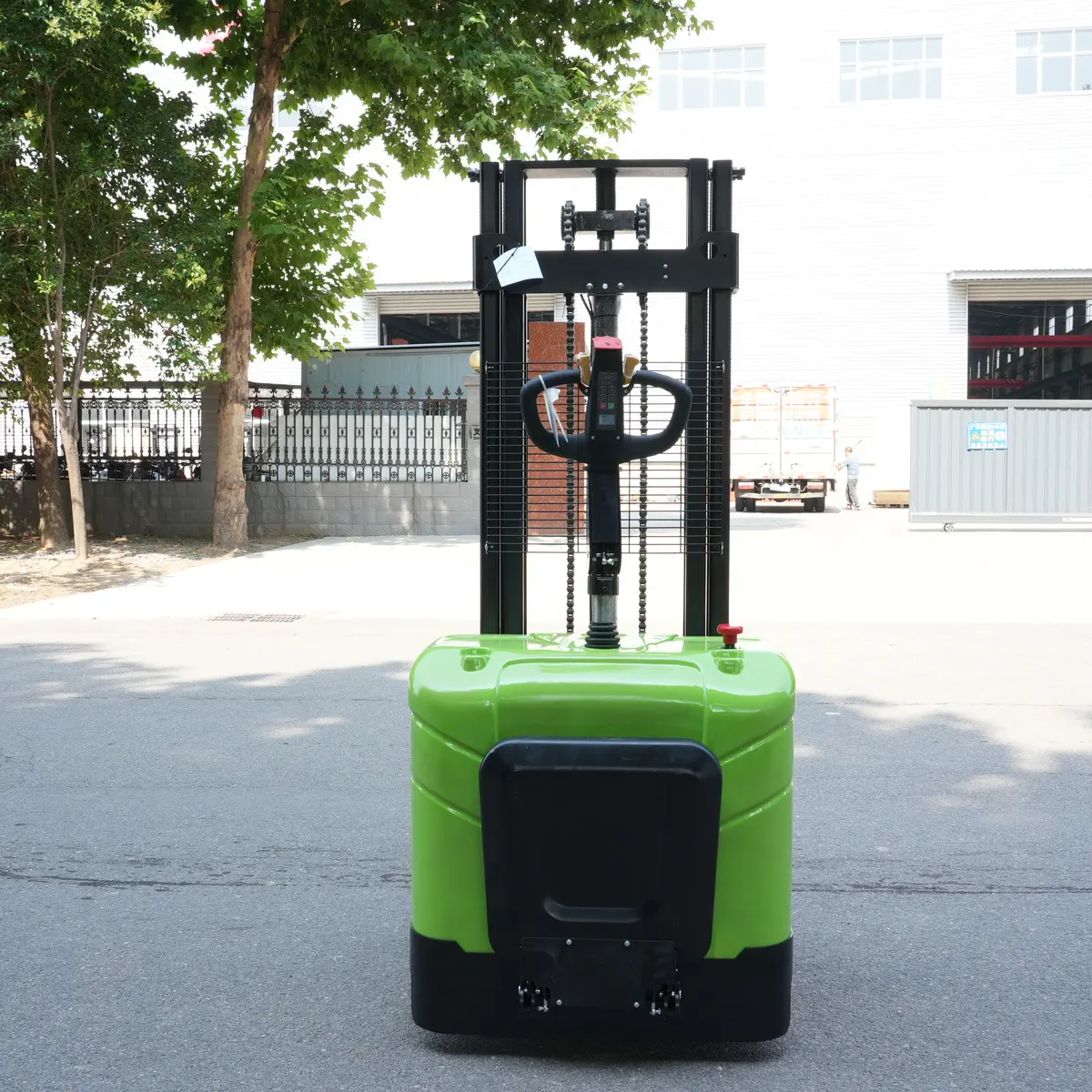 Carrello elevatore 1 (verde)-Immagine principale-Vista frontale