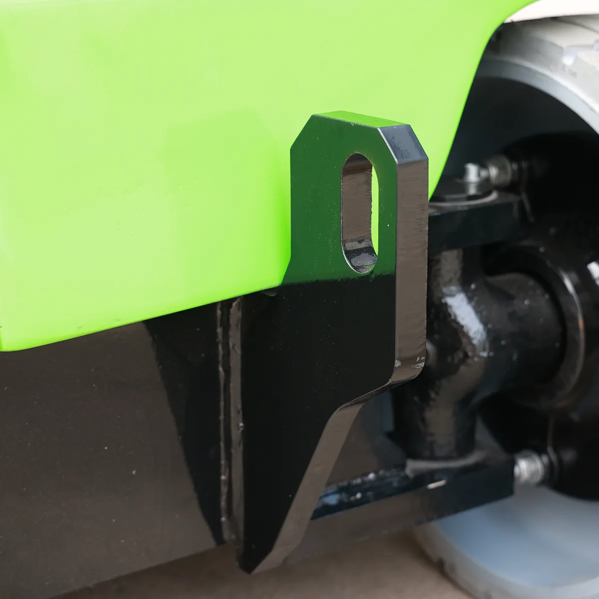 Cradle‑type Mast‑Column Wheeled Aerial Work Platform – Detail View – Side with Forklift Slots