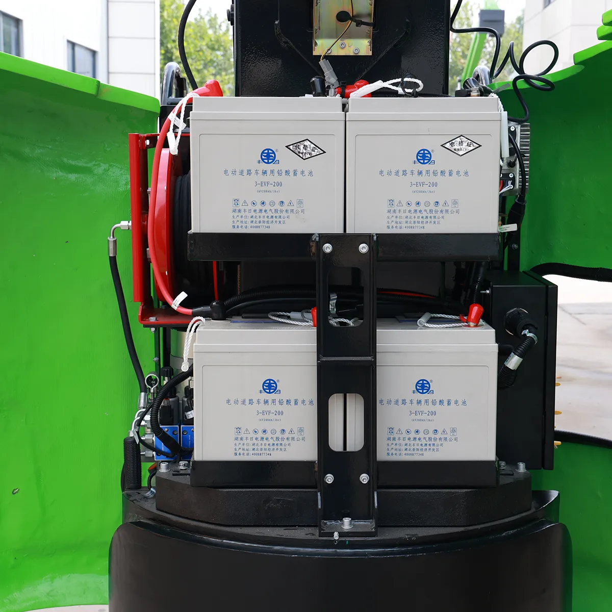 Cradle-Mast Column Wheeled Aerial Work Platform – Detail View – Front of the Battery Pack