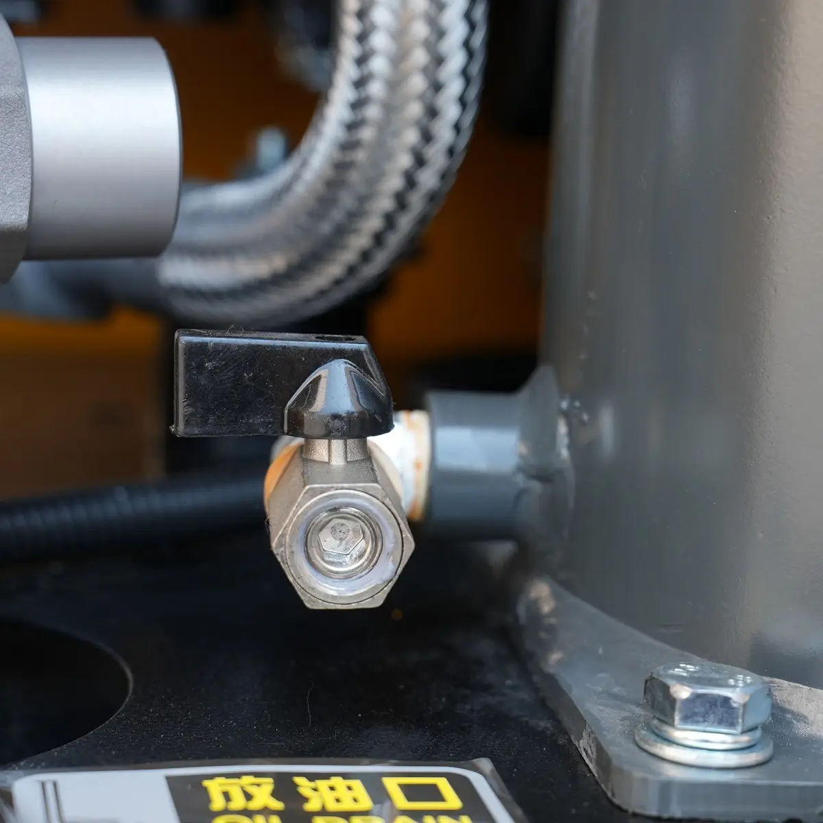 従来の4kW 50/60Hzデュアル目的ユニット-詳細-ドレインポート