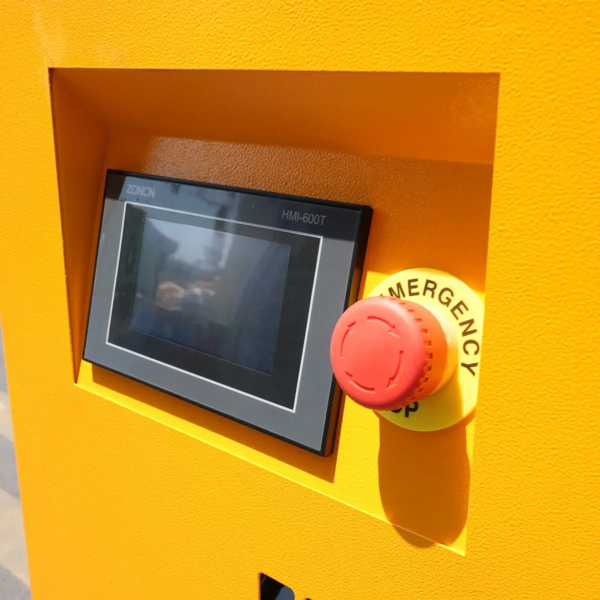 Inverter standard 2-in-1, 4 kW, frameless-Dettagli: Pannello di controllo e interruttore di arresto di emergenza