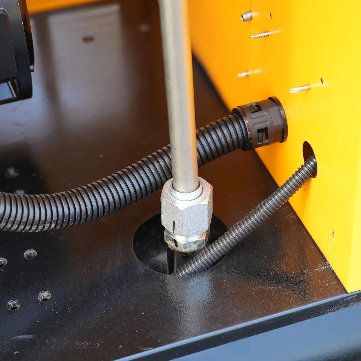 Variateur de fréquence à aimants permanents standard 2-en-1, 5,5-7,5-11 kW-Détails-Système de tuyauterie interne