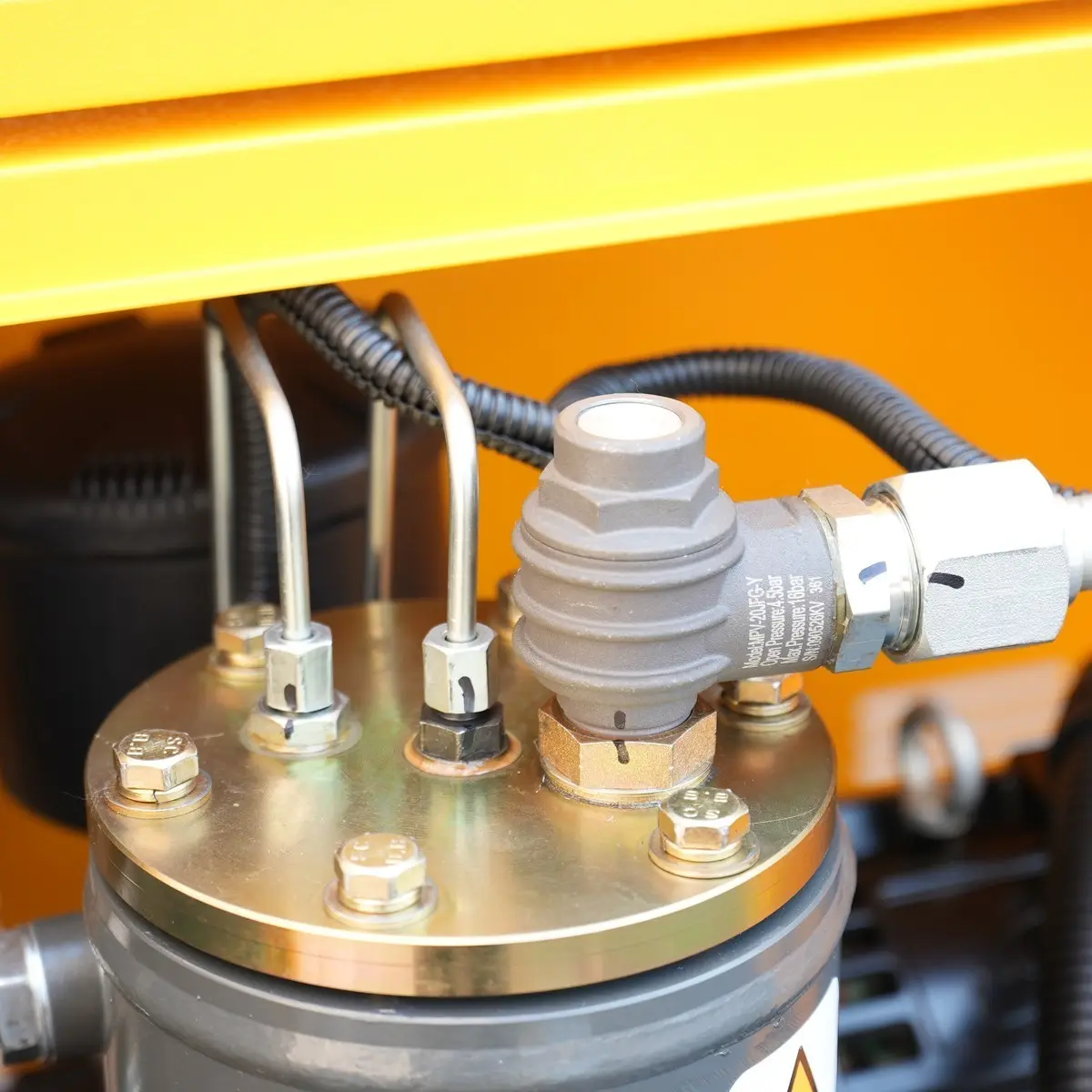 Variateur de fréquence standard 2-en-1 à aimant permanent, 5,5-7,5-11 kW-Détails-Raccord de soupape de sécurité