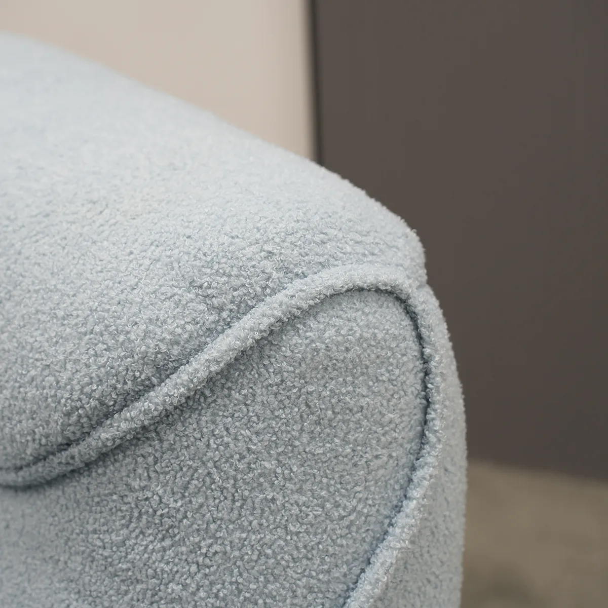 Armrest end