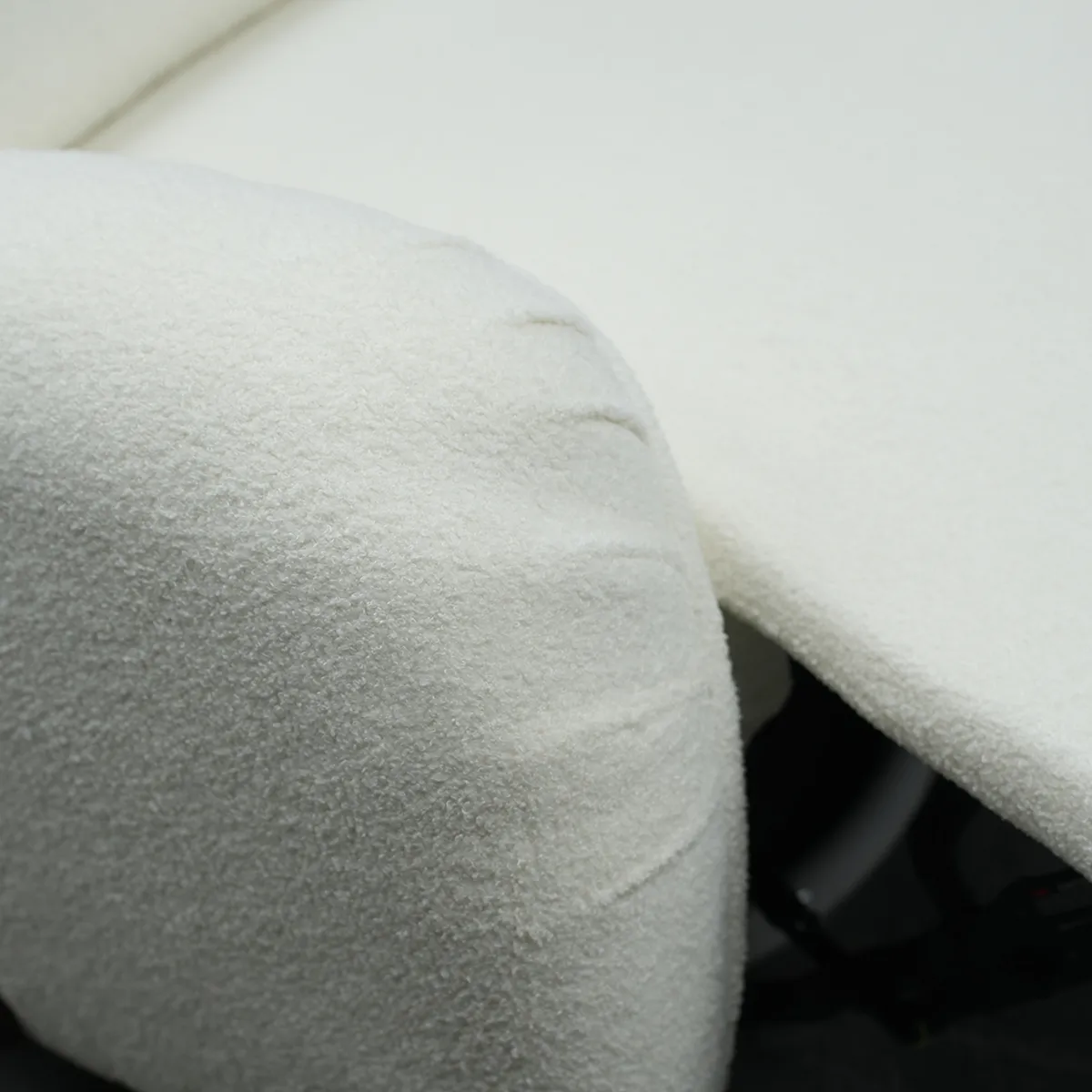 Armrest connection